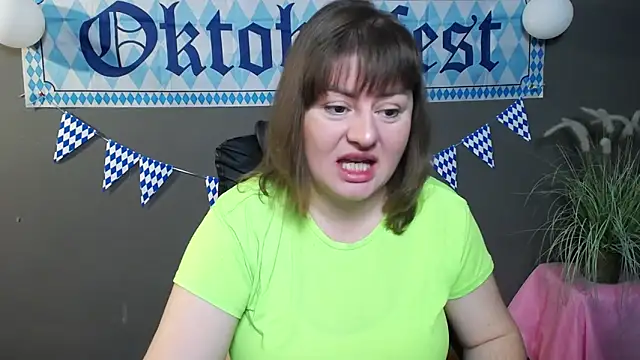 Snapshot of ZannaDreil chatting on 10.09.25 ZannaDreil online show from 10.09.25