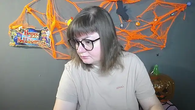 Snapshot of ZannaDreil chatting on 10.13.25 ZannaDreil online show from 10.13.25