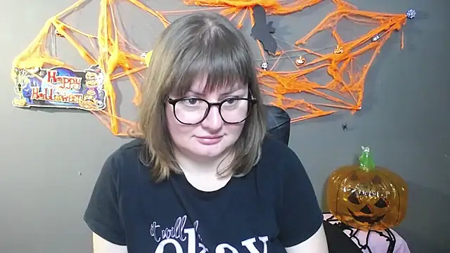 Snapshot of ZannaDreil chatting on 10.14.25 ZannaDreil online show from 10.14.25