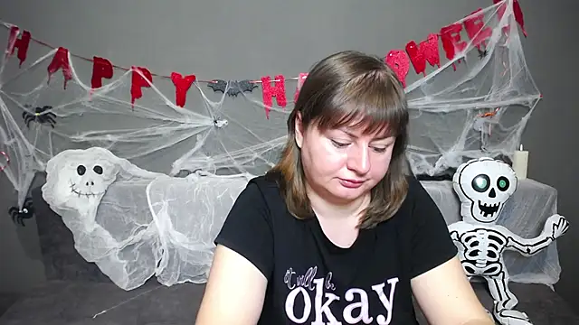 Snapshot of ZannaDreil chatting on 10.19.25 ZannaDreil online show from 10.19.25