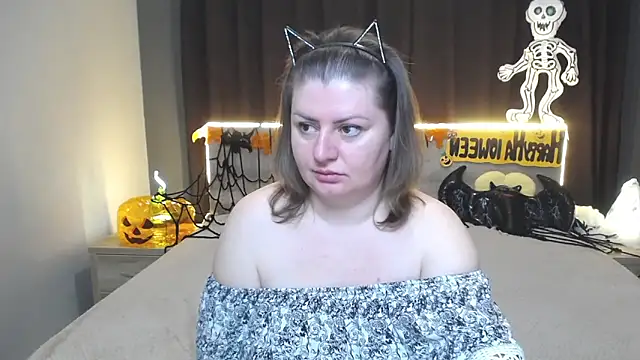 Snapshot of ZannaDreil chatting on 10.20.25 ZannaDreil online show from 10.20.25