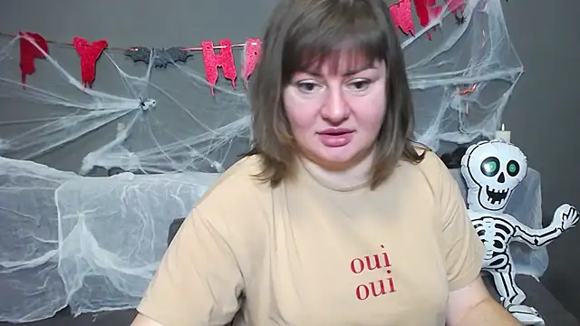 Snapshot of ZannaDreil chatting on 10.21.25 ZannaDreil online show from 10.21.25