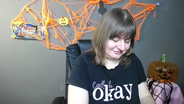 Snapshot of ZannaDreil chatting on 10.22.25 ZannaDreil online show from 10.22.25