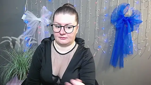 Snapshot of ZannaDreil chatting on 11.08.25 ZannaDreil online show from 11.08.25