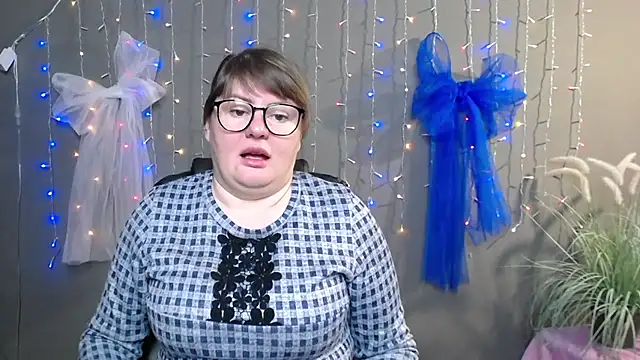 Snapshot of ZannaDreil chatting on 11.21.25 ZannaDreil online show from 11.21.25