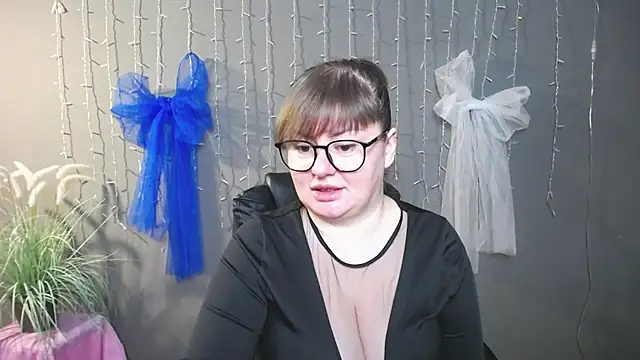 Snapshot of ZannaDreil chatting on 11.25.25 ZannaDreil online show from 11.25.25