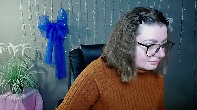 Snapshot of ZannaDreil chatting on 11.28.25 ZannaDreil online show from 11.28.25