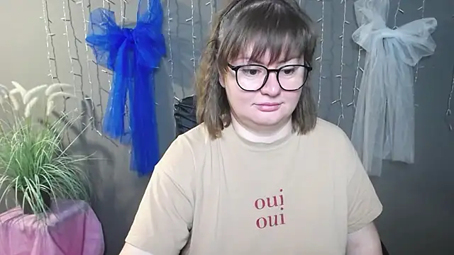 Snapshot of ZannaDreil chatting on 11.29.25 ZannaDreil online show from 11.29.25