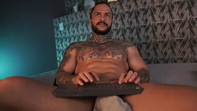 Snapshot of mariano_costa chatting on 12.20.24 mariano costa online show from 12.20.24