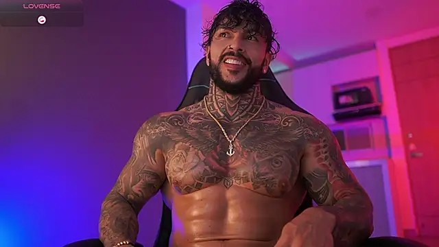 Snapshot of mariano_costa chatting on 10.04.25 mariano costa online show from 10.04.25