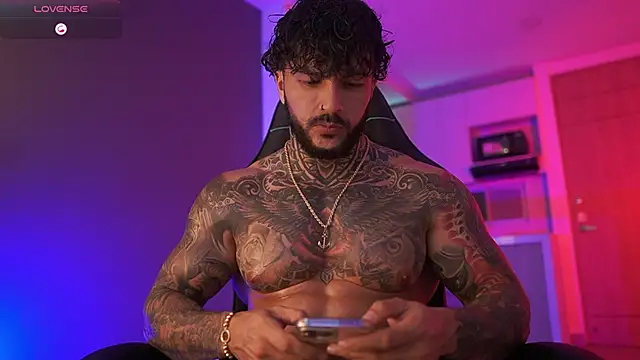 Snapshot of mariano_costa chatting on 10.13.25 mariano costa online show from 10.13.25