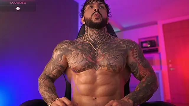 Snapshot of mariano_costa chatting on 10.31.25 mariano costa online show from 10.31.25