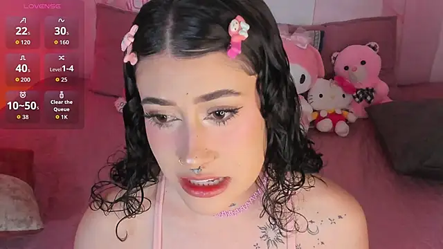 Snapshot of melody_suarez chatting on 12.18.25 melody suarez online show from 12.18.25