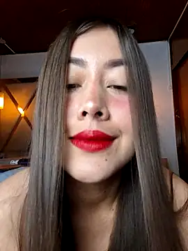 Snapshot of Maralains chatting on 04.27.26 Maralains online show from 04.27.26