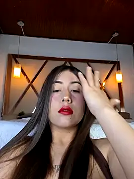 Snapshot of Maralains chatting on 05.18.26 Maralains online show from 05.18.26