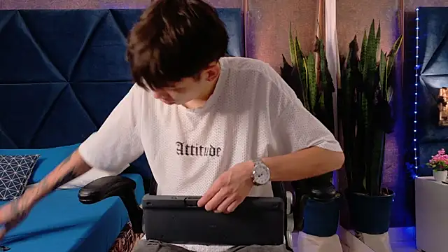 Lion Foster01 online show from 10.22.25