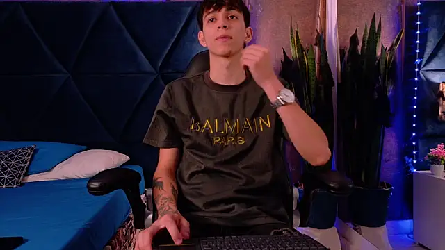 Lion Foster01 online show from 10.23.25