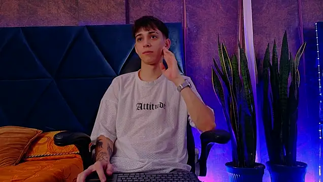 Lion Foster01 online show from 12.04.25