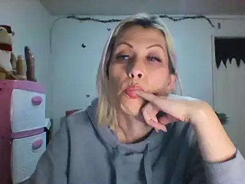 alixia81 online show from 12.22.24