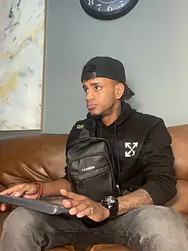 Snapshot of AaronCruz_ chatting on 12.29.24 AaronCruz  online show from 12.29.24