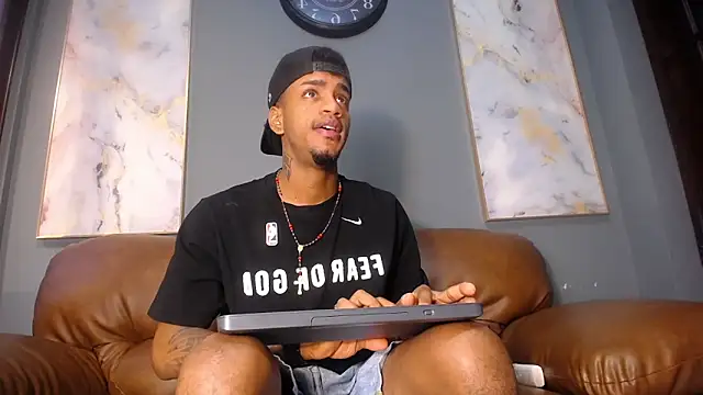 Snapshot of AaronCruz_ chatting on 01.03.25 AaronCruz  online show from 01.03.25