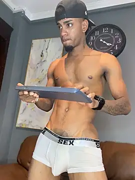 Snapshot of AaronCruz_ chatting on 01.27.25 AaronCruz  online show from 01.27.25