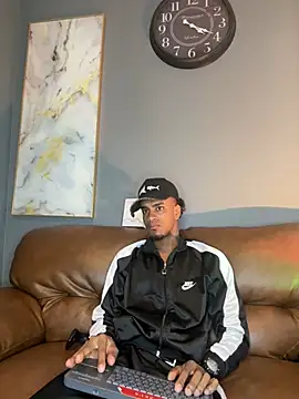 Snapshot of AaronCruz_ chatting on 02.06.25 AaronCruz  online show from 02.06.25