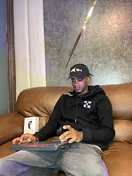 Snapshot of AaronCruz_ chatting on 02.18.25 AaronCruz  online show from 02.18.25