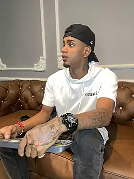 Snapshot of AaronCruz_ chatting on 02.28.25 AaronCruz  online show from 02.28.25