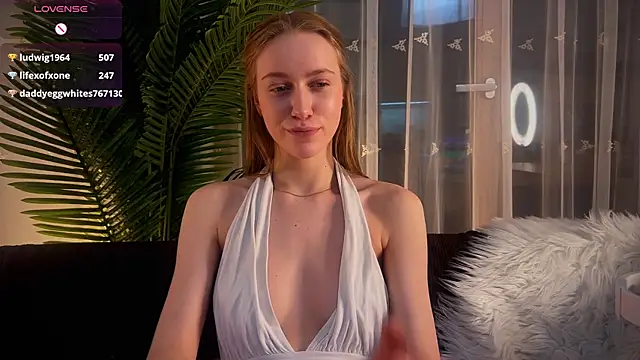 Snapshot of PollyAgata chatting on 02.19.25 PollyAgata online show from 02.19.25