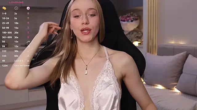 Snapshot of PollyAgata chatting on 11.25.25 PollyAgata online show from 11.25.25