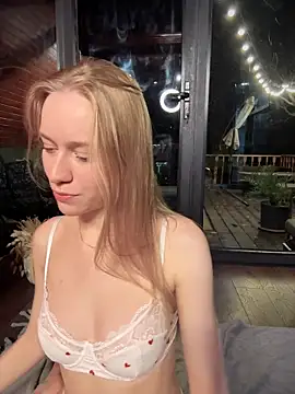 Snapshot of PollyAgata chatting on 12.03.25 PollyAgata online show from 12.03.25