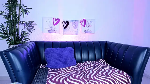 Snapshot of Harmony_Malkova chatting on 02.18.25 Harmony Malkova online show from 02.18.25