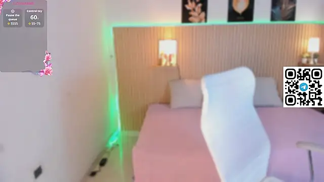 Snapshot of Harmony_Malkova chatting on 10.11.25 Harmony Malkova online show from 10.11.25