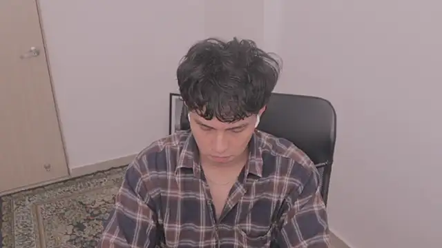 Snapshot of Tony_Hoffa chatting on 12.20.25 Tony Hoffa online show from 12.20.25