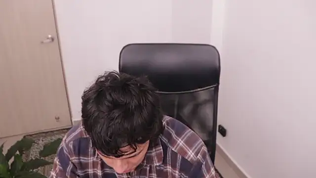 Snapshot of Tony_Hoffa chatting on 02.25.26 Tony Hoffa online show from 02.25.26