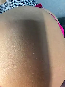 Snapshot of MiloTheName chatting on 10.30.25 MiloTheName online show from 10.30.25