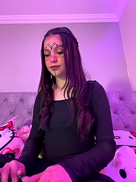 LucyEvans  online show from 10.31.25