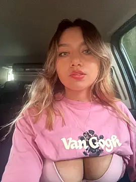 Snapshot of amanda-medrano1 chatting on 12.22.25 amanda-medrano1 online show from 12.22.25