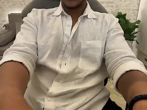 Snapshot of hornyyyy_guyyyy chatting on 10.31.25 hornyyyy guyyyy online show from 10.31.25