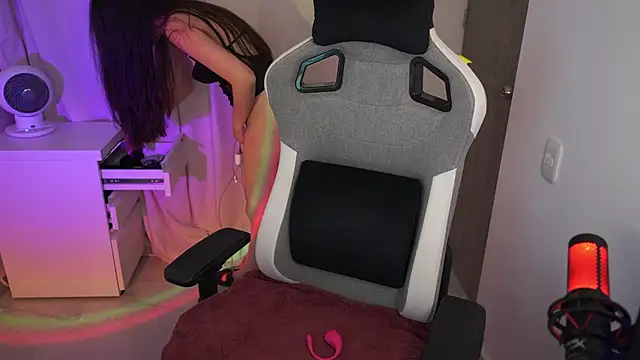 anyacutex online show from 10.31.25