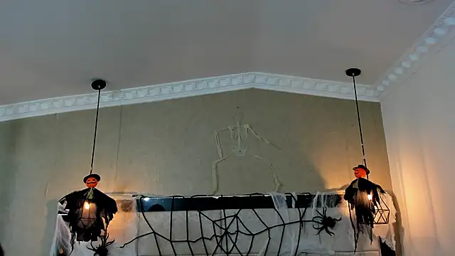 Snapshot of kimCosseyy chatting on 10.30.25 kimCosseyy online show from 10.30.25