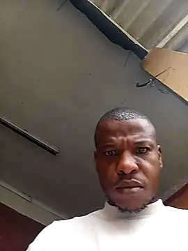 Snapshot of izinjamfee2 chatting on 09.28.25 izinjamfee2 online show from 09.28.25