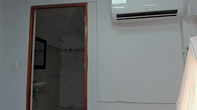 Snapshot of isa_lancaster chatting on 11.23.25 isa lancaster online show from 11.23.25