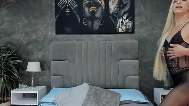 Snapshot of isa_lancaster chatting on 12.20.25 isa lancaster online show from 12.20.25