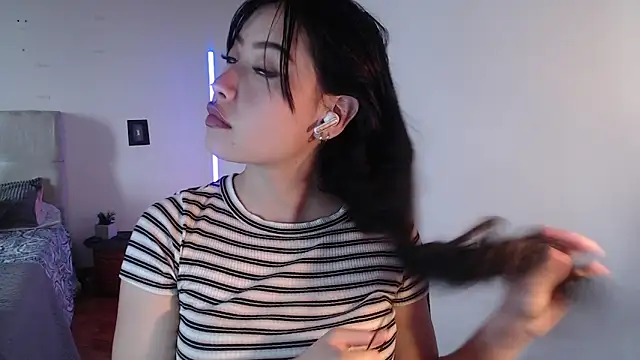 Snapshot of Emilyswan04 chatting on 01.13.25 Emilyswan04 online show from 01.13.25