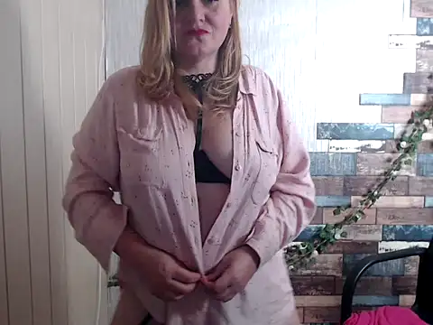 DaniellaKiss online show from 10.02.25