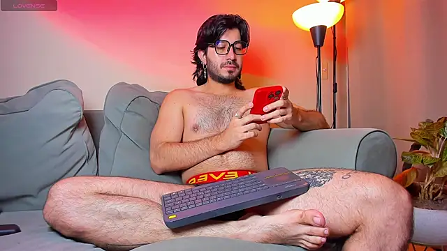 Snapshot of Ackerman_Eren_ chatting on 10.04.25 Ackerman Eren  online show from 10.04.25