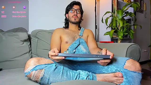 Snapshot of Ackerman_Eren_ chatting on 11.24.25 Ackerman Eren online show from 11.24.25