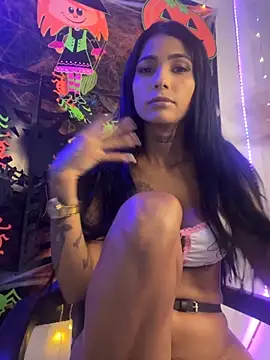 Snapshot of Antonellasmith00 chatting on 10.21.25 Antonellasmith00 online show from 10.21.25